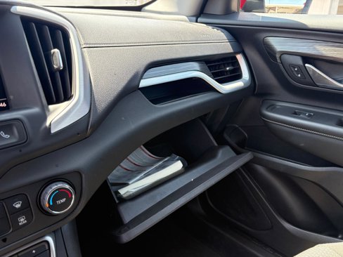 Used 2024 GMC Terrain SLE image 29