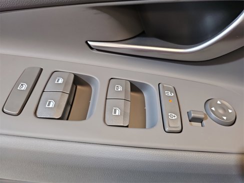 New 2025 Hyundai Elantra Sport image 26