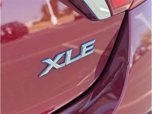Used 2017 Toyota Camry XLE image 9