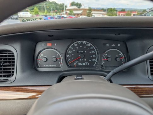 Used 2002 Ford Crown Victoria image 16