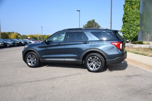Used 2022 Ford Explorer XLT w/ Equipment Group 202A image 3