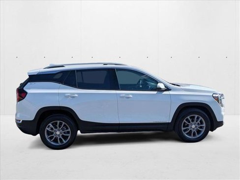 Used 2024 GMC Terrain SLT image 4