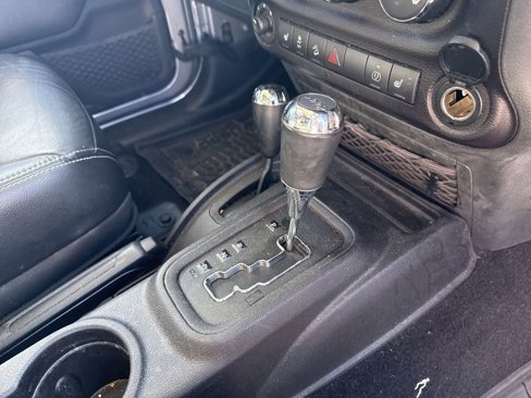 Used 2015 Jeep Wrangler Unlimited Sahara w/ Connectivity Group image 33