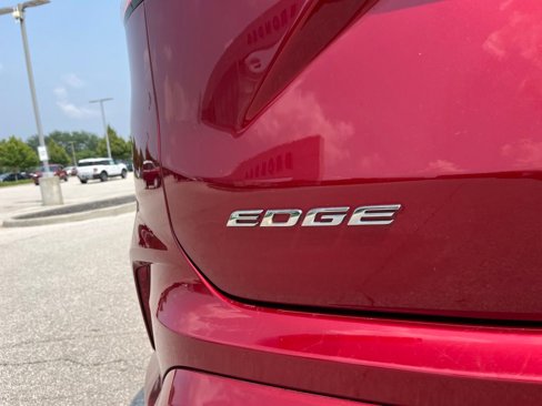 Used 2019 Ford Edge Titanium image 4