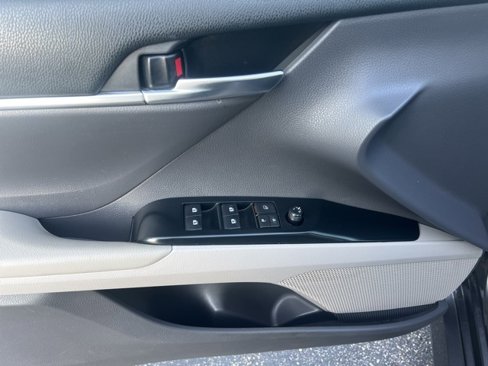 Used 2018 Toyota Camry LE image 15