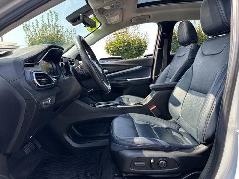 Used 2022 Chevrolet Bolt EUV Premier w/ Sun & Sound Package image 10