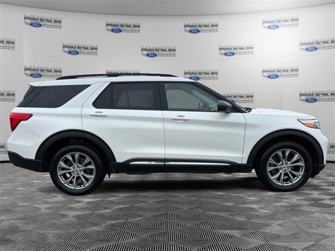 Used 2022 Ford Explorer XLT w/ Equipment Group 202A image 6