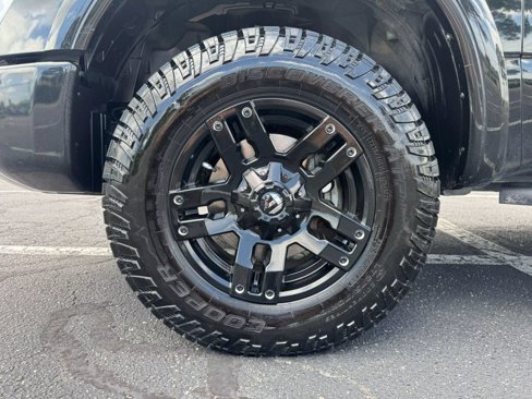 Used 2017 Nissan Titan PRO-4X image 11