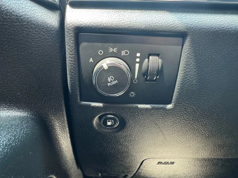 Used 2014 Jeep Grand Cherokee Limited w/ Luxury Group II image 16