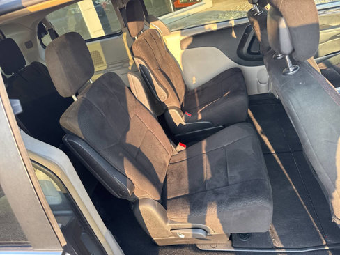 Used 2011 Chrysler Town & Country Touring image 20