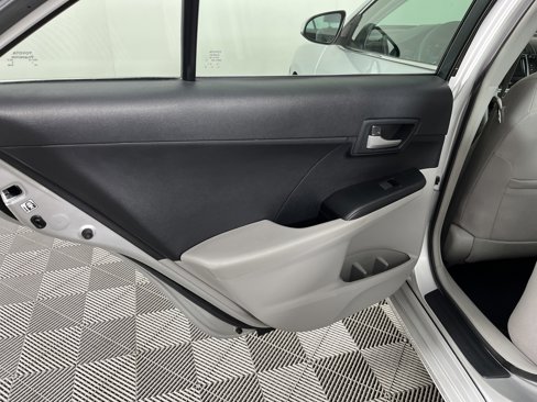 Used 2013 Toyota Camry LE image 12