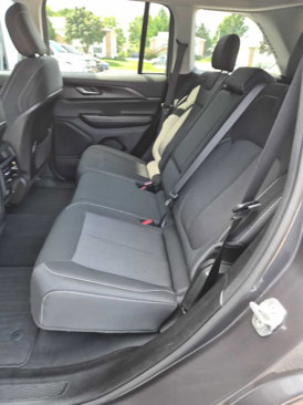 Used 2023 Jeep Grand Cherokee Laredo image 11
