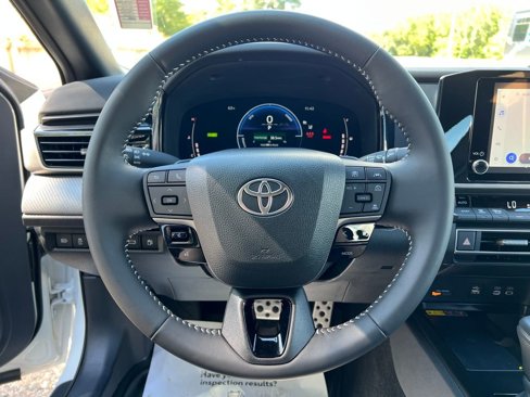 Used 2025 Toyota Camry SE image 6