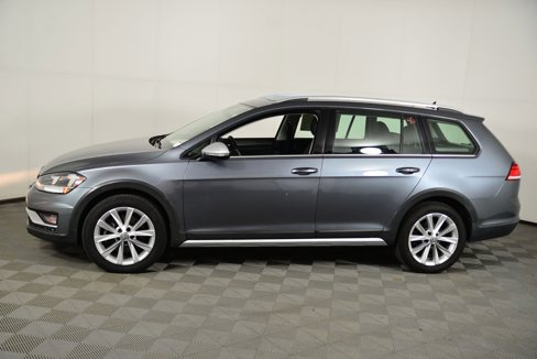 Used 2018 Volkswagen Golf Alltrack SE image 2
