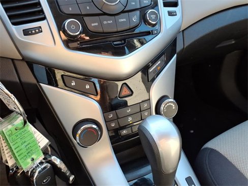 Used 2014 Chevrolet Cruze LS image 27