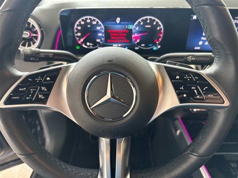 Used 2025 Mercedes-Benz GLB 250 image 21