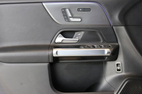 Used 2021 Mercedes-Benz GLB 250 4MATIC image 12