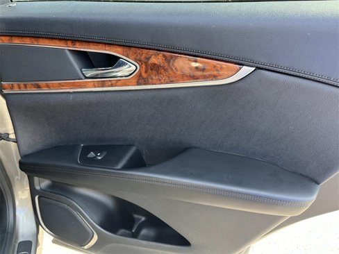 Used 2016 Lincoln MKX Select w/ Select Plus Package image 21