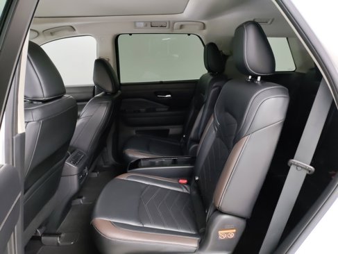 Used 2022 Nissan Pathfinder Platinum w/ Cargo Package image 28