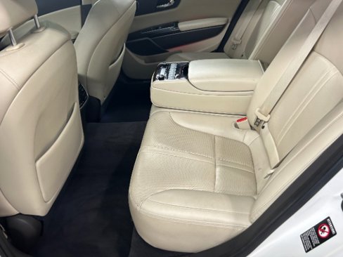 Used 2016 Kia K900 Luxury image 18