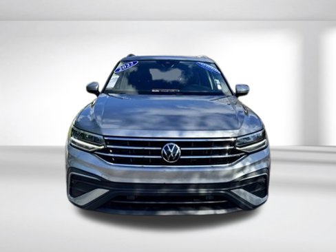 Certified 2022 Volkswagen Tiguan SE image 2