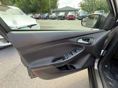 Used 2017 Ford Focus SE w/ Cold Weather Package image 17