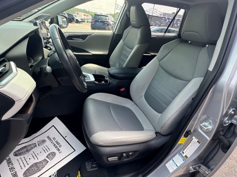 Used 2019 Toyota RAV4 Limited image 15