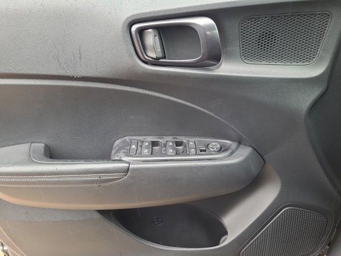 Used 2024 Hyundai Venue Limited image 25