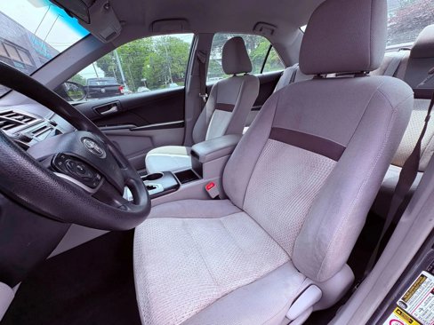 Used 2013 Toyota Camry L image 11