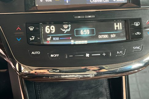 Used 2015 Toyota Avalon Limited image 19