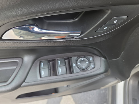Used 2020 Chevrolet Equinox LT image 33