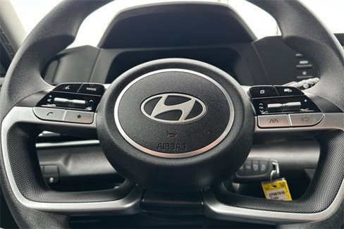 Used 2025 Hyundai Elantra SE image 22
