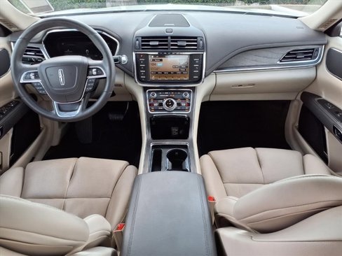 Used 2017 Lincoln Continental Select image 3
