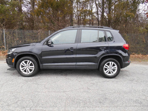 Used 2016 Volkswagen Tiguan S image 1