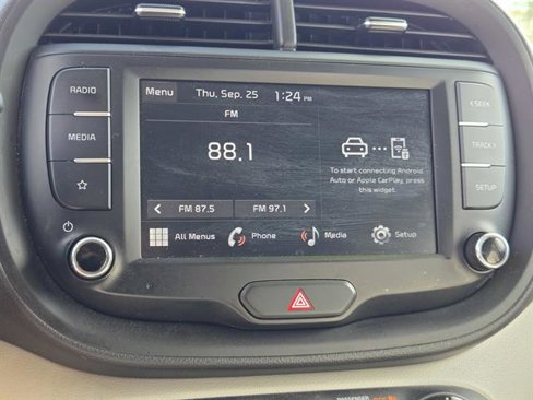 Used 2023 Kia Soul LX w/ LX Technology Package image 18