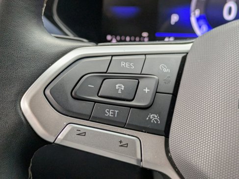 Used 2024 Volkswagen Taos SE w/ Panoramic Sunroof Package image 16
