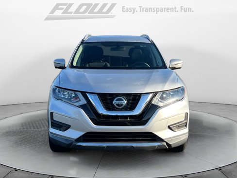 Used 2018 Nissan Rogue SV w/ Premium Package image 2
