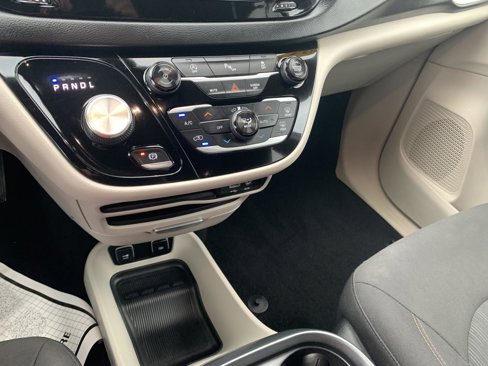 Used 2018 Chrysler Pacifica Touring Plus w/ Tire & Wheel Group image 15
