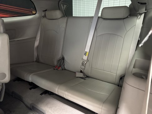 Used 2014 Buick Enclave Premium image 15
