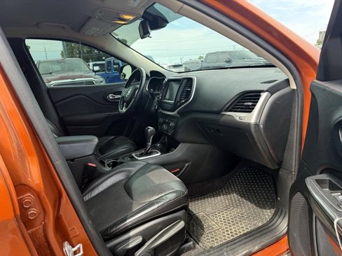 Used 2016 Jeep Cherokee Trailhawk w/ Cold Weather Group image 13