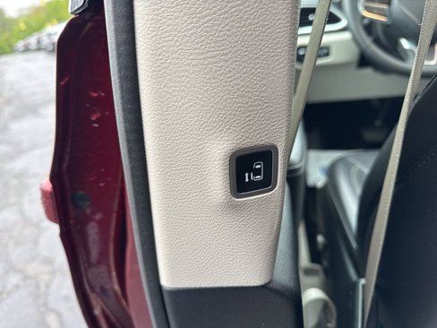 Used 2023 Chrysler Pacifica Touring-L image 20