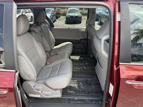 Used 2017 Toyota Sienna XLE image 17