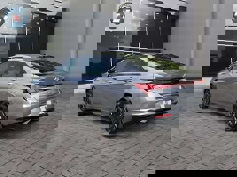 Used 2022 Hyundai Elantra SEL w/ Cargo Package image 3
