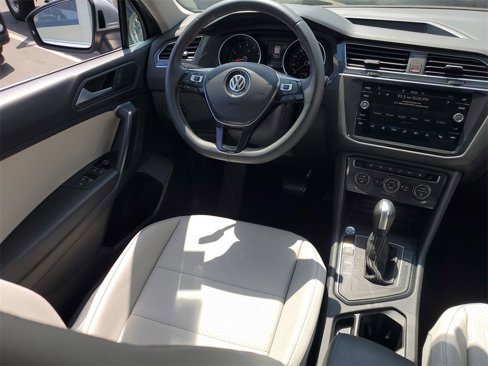 Used 2021 Volkswagen Tiguan SE image 10