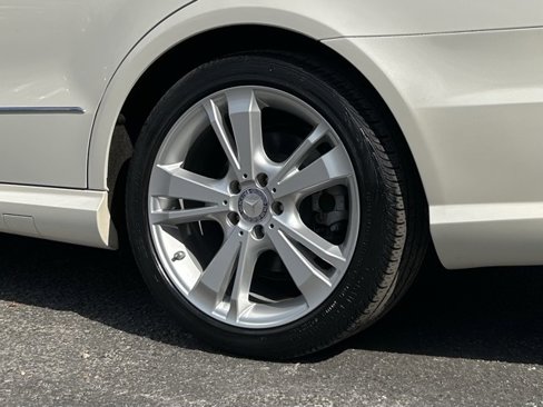 Used 2013 Mercedes-Benz E 350 Sedan image 23