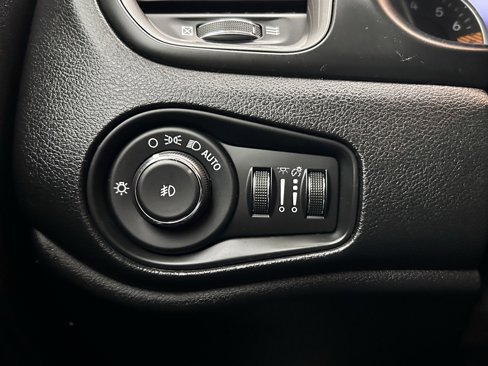 Used 2020 Jeep Renegade Limited w/ Advanced Technology Group image 27