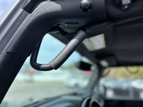 Used 2015 Jeep Wrangler Unlimited Sahara w/ Connectivity Group image 38