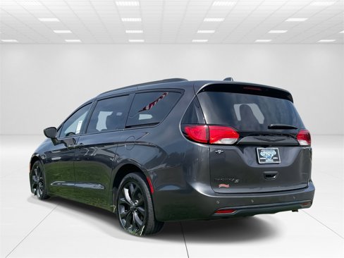 Used 2018 Chrysler Pacifica Touring Plus w/ S Appearance Package image 4