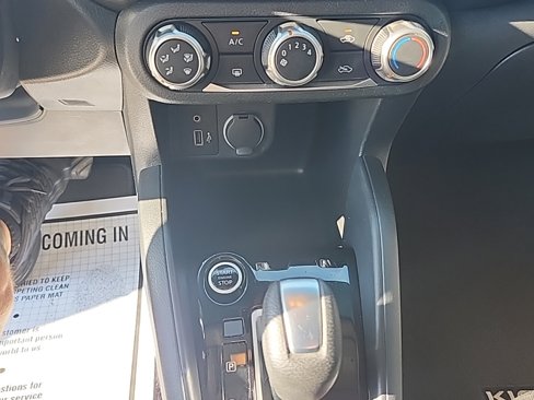 Used 2021 Nissan Kicks S image 27