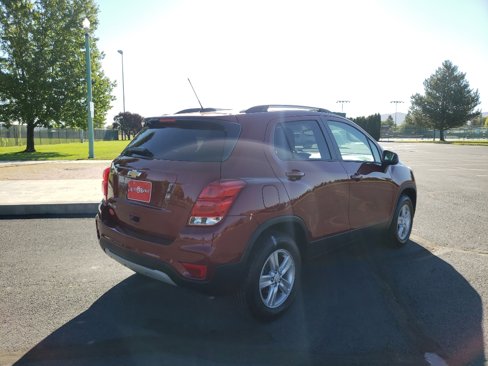 Used 2022 Chevrolet Trax LT w/ LT Convenience Package image 3